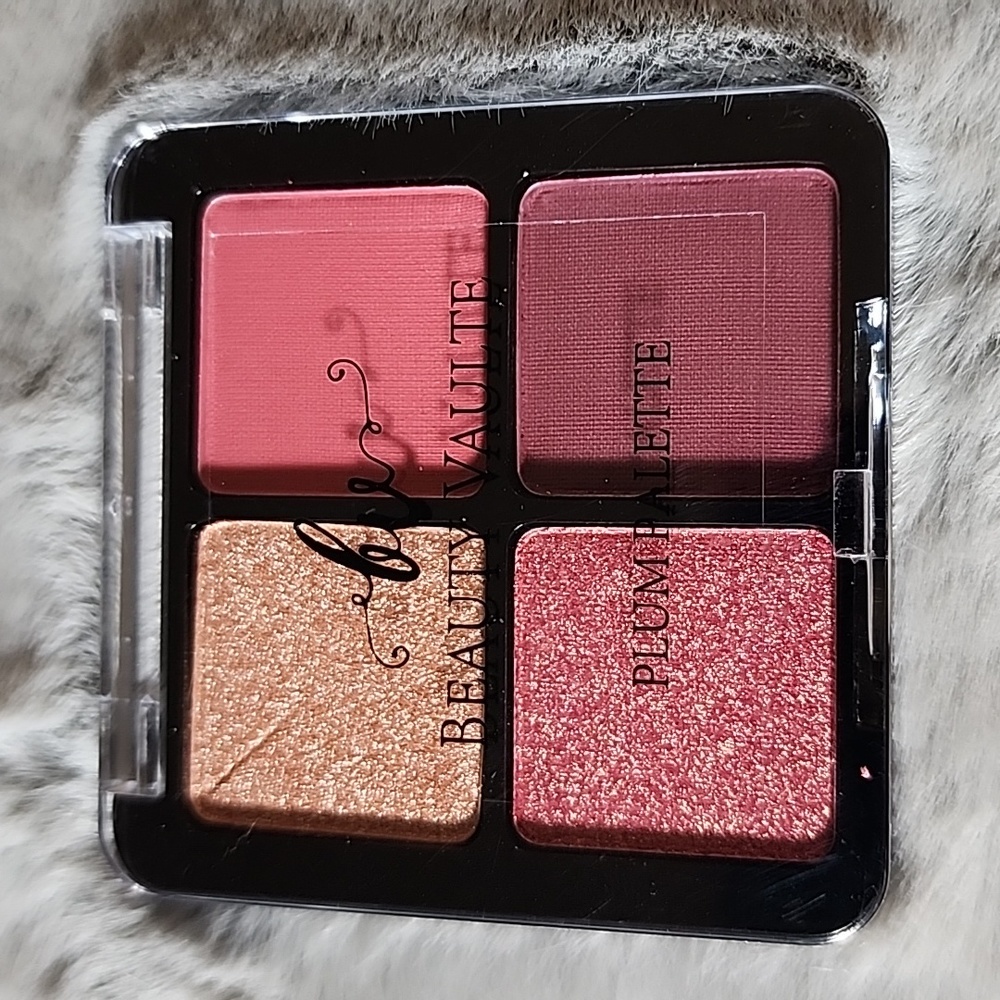 New Beauty Vault Plum Palette Eyeshadow‎